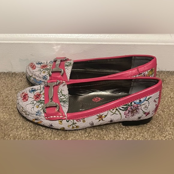 Ros Hommerson Womens Floral Loafers Regina Pink Leather Slip on Size 5M - Picture 3 of 6